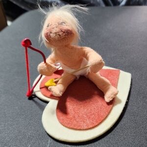 VINTAGE ANNALEE EUC VALENTINES CUPID 5" SITTING